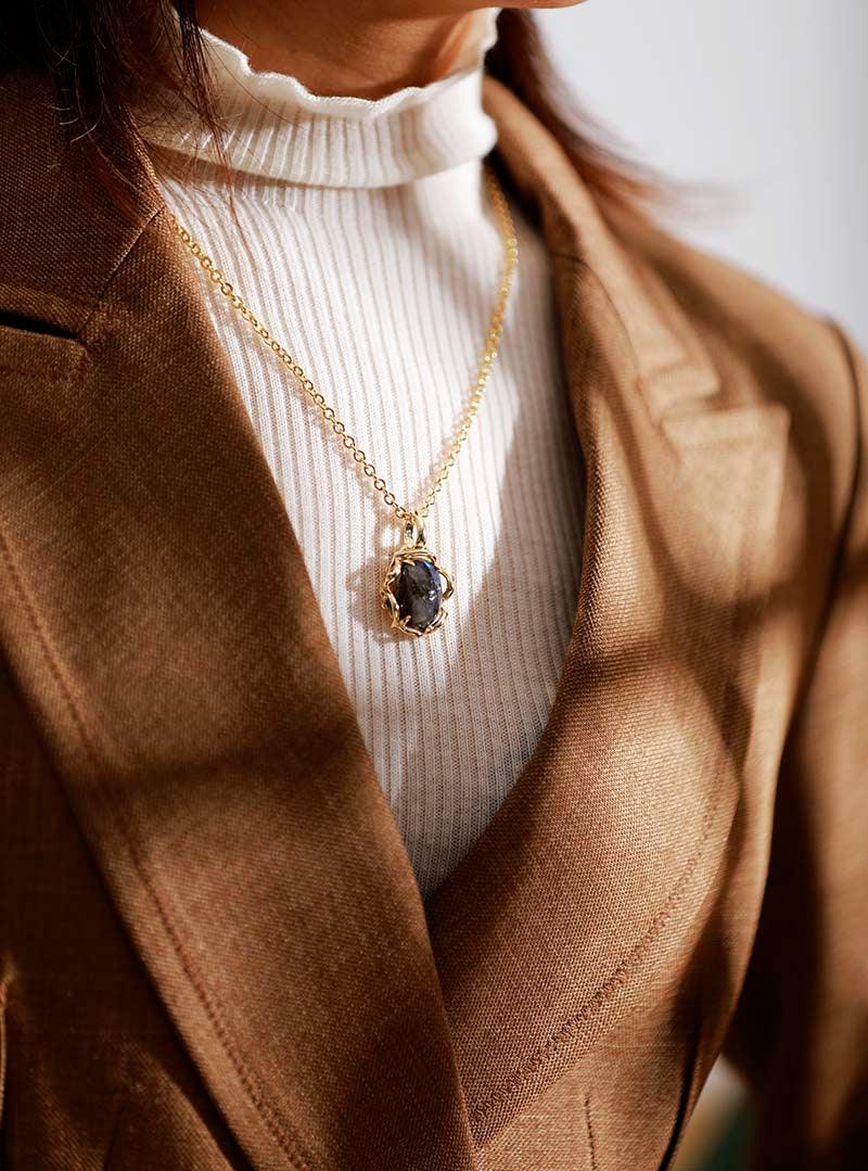 Halskæde med Månesten, Ametyst og Labradorit med Ovalt Vedhæng