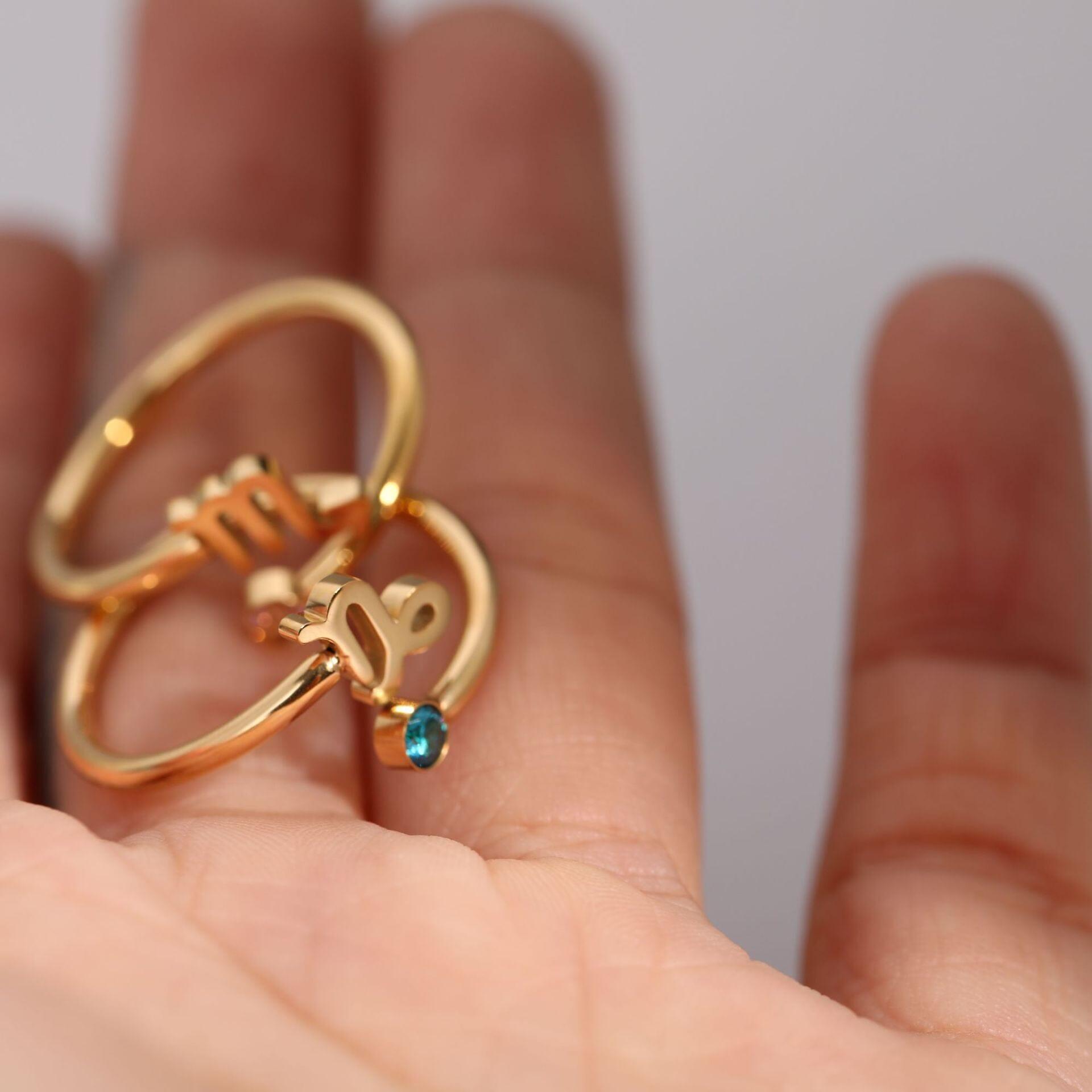 Guldring "Stjernetegns Harmoni" med ædelsten