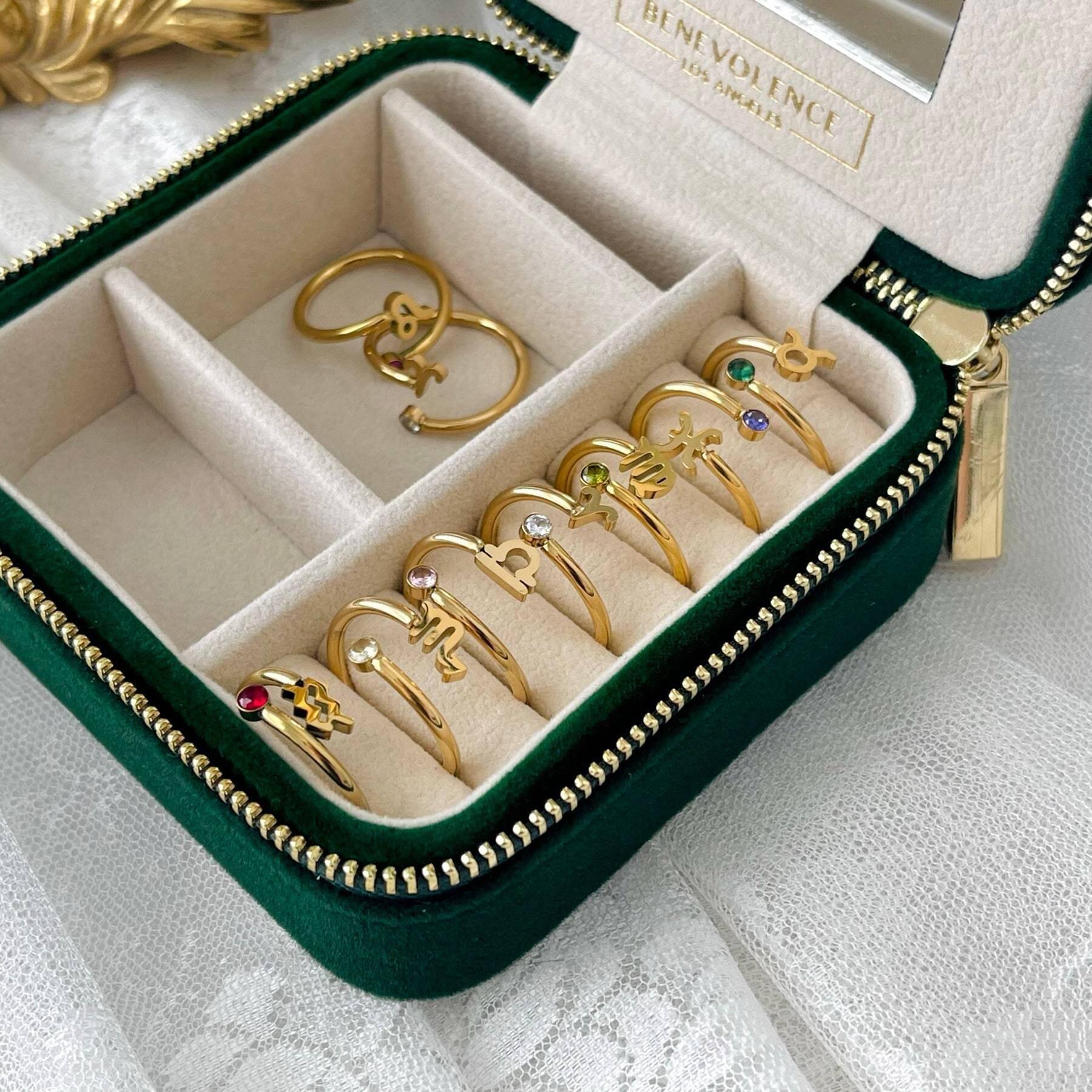 Guldring "Stjernetegns Harmoni" med ædelsten