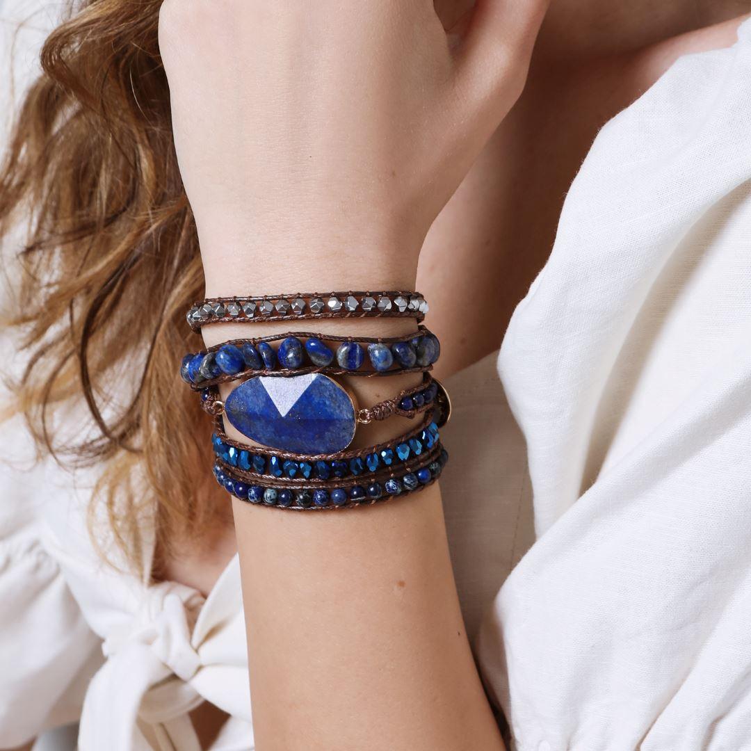 Dybtblåt Lapis Lazuli Armbånd Som Nattehimmel